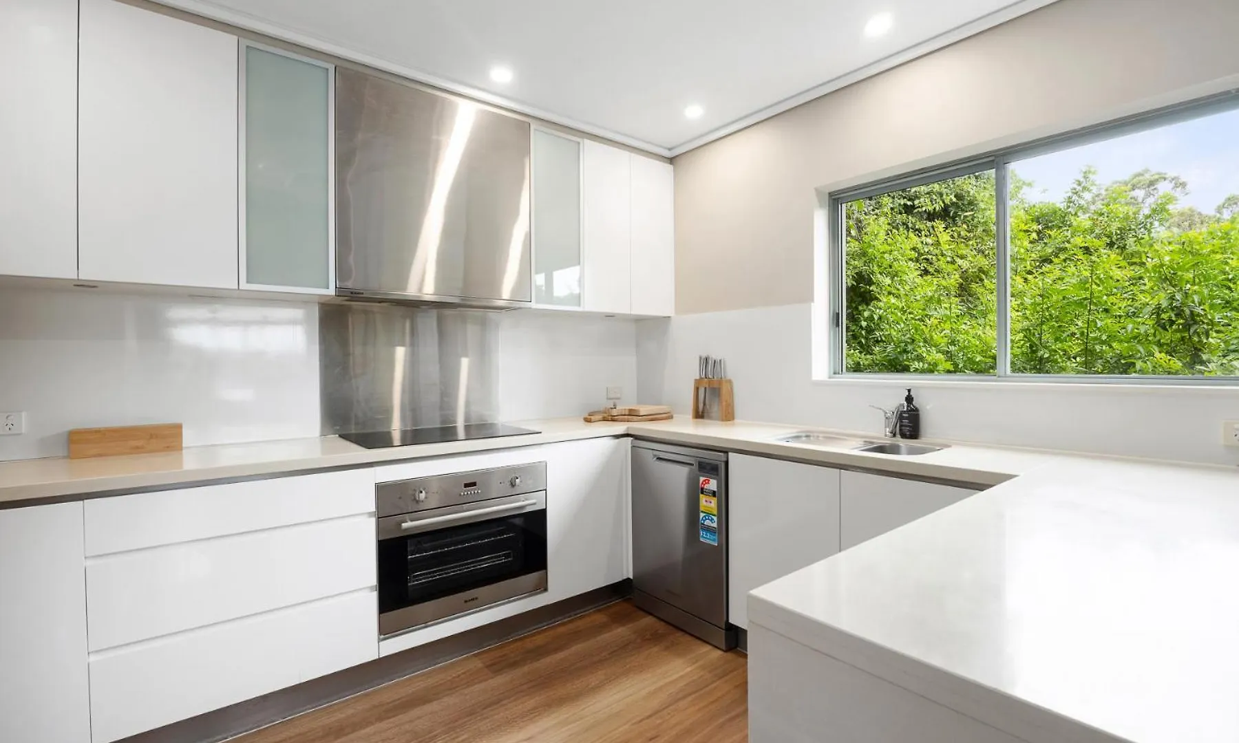 Hastings Park: Scenic Beachside Retreat Noosa Heads Apartment