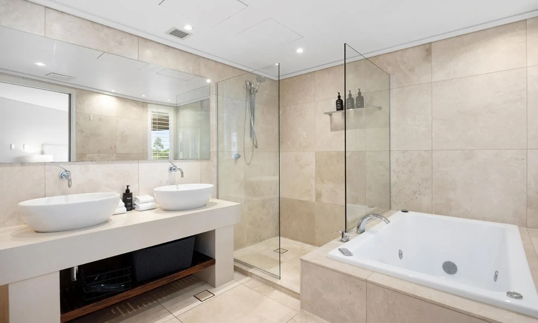 Hastings Park: Scenic Beachside Retreat Noosa Heads